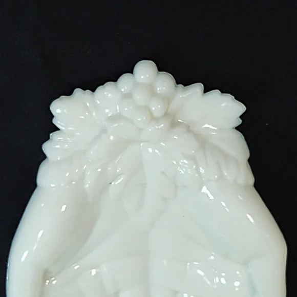 Vintage Designer Milk Glass Open Hands Dish/Trinket Tray - Picture 3 of 6